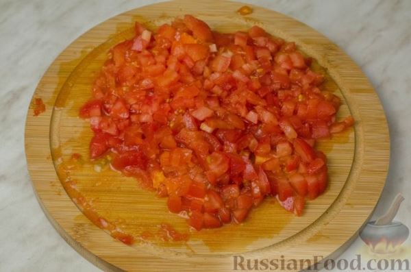 Дрожжевой луковый пирог "Писсаладьер" с помидорами, анчоусами и маслинами