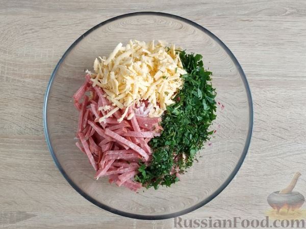 Салат из редиски, колбасы и сыра
