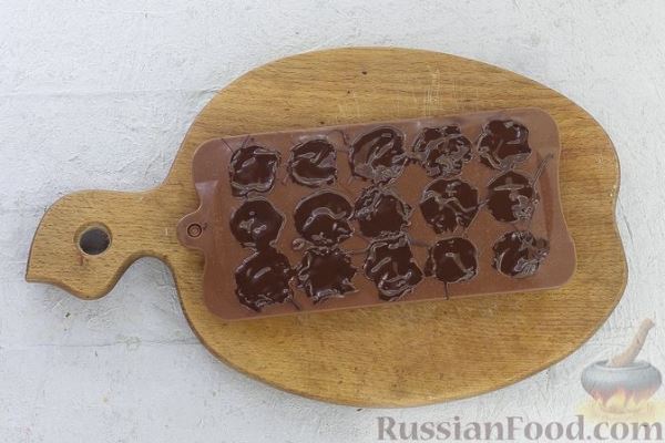 Шоколадные желейные конфеты с вишней