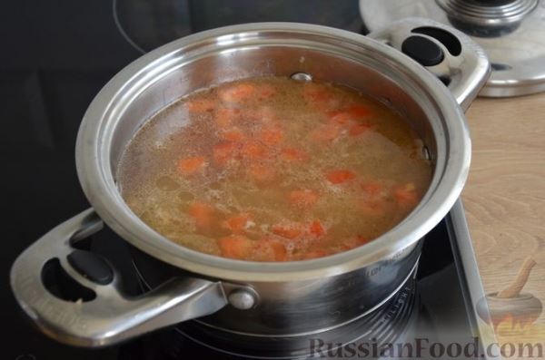 Суп с мясными фрикадельками, кабачками и помидорами
