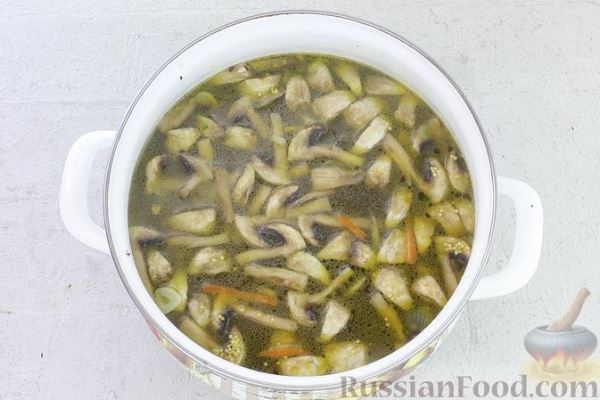 Куриный суп с пшеном, шпинатом и грибами